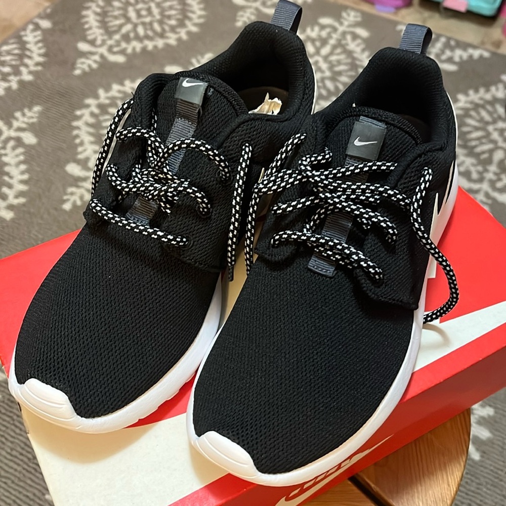 Brand new Nike Roshe One sneakers!